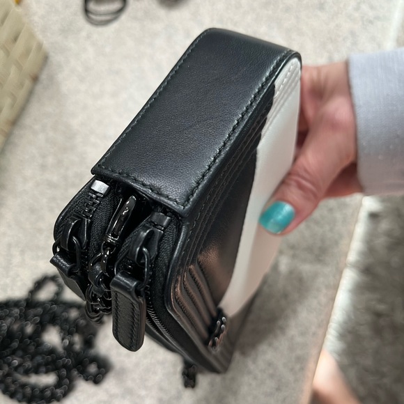 Chanel black/white leather wallet/bag with long chain original packaging - Picture 3 of 13